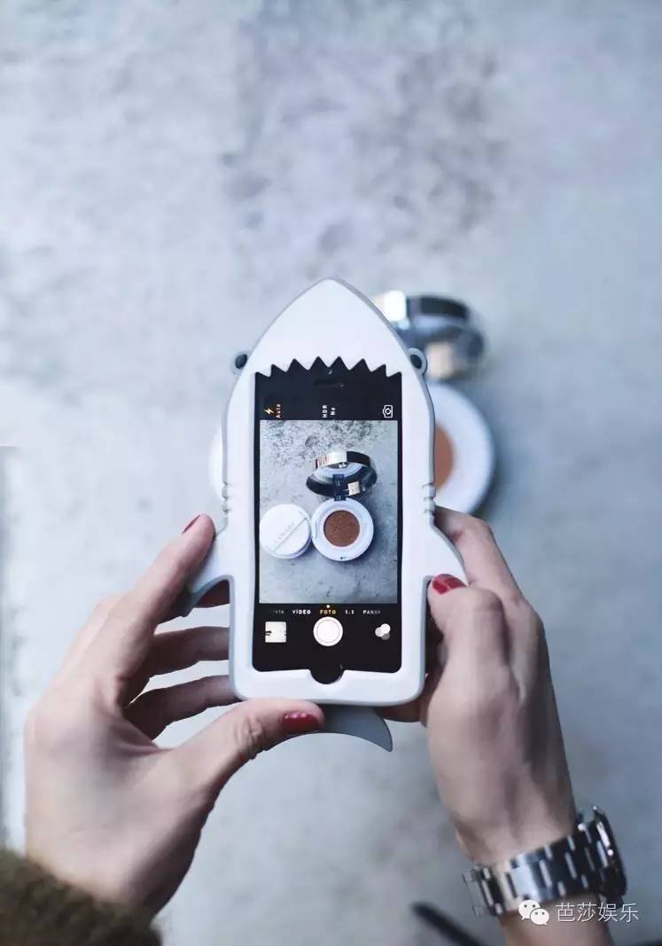 每日星范|范冰冰论手机壳种草狂魔，我只服范爷！