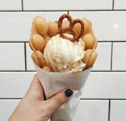 鸡蛋仔和冰淇淋的搭配,冰激凌鸡蛋仔正确吃法