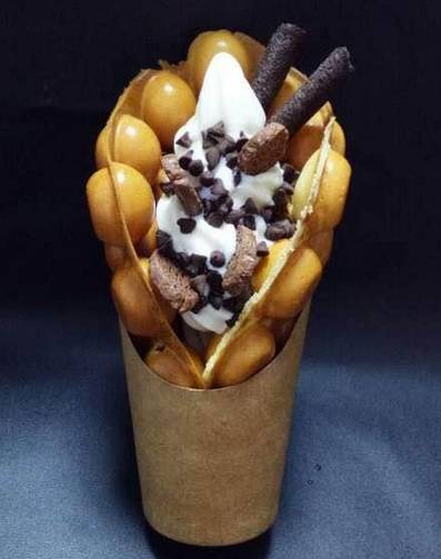 鸡蛋仔和冰淇淋的搭配,冰激凌鸡蛋仔正确吃法