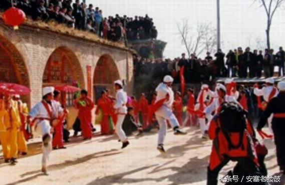 刘成章所写散文安塞腰鼓,安塞腰鼓电视散文朗读