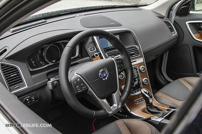 沃尔沃xc60试驾视频2020第一视角,2023款沃尔沃xc60高原试驾