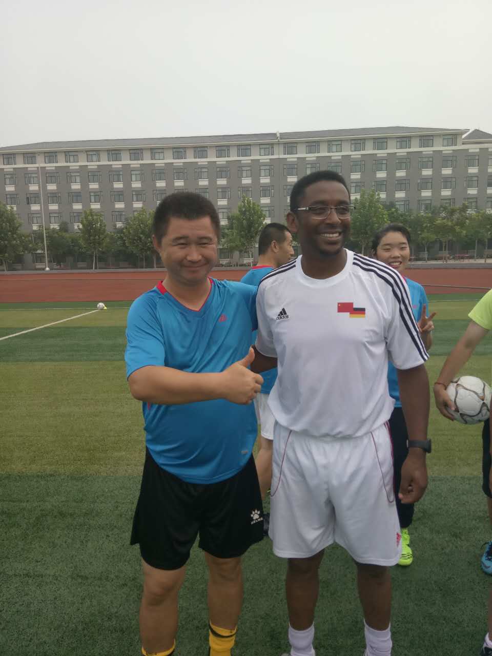 恒圣体育携国安名宿走进校园，十三朝古都迎来足球之春！