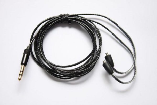 为什么耳机声音像蒙了一层布一样,耳机声音很炸很难受怎么调节