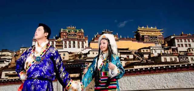 云南旅拍婚纱照推荐哪家最好,云南丽江拍婚纱照一套多少钱