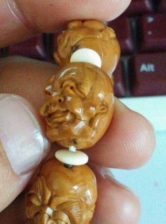 橄榄核雕筋线容易开裂吗视频讲解,橄榄核雕开裂和筋线的区别是什么