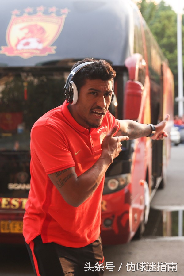 足球球员是干什么的,足球运动员职责