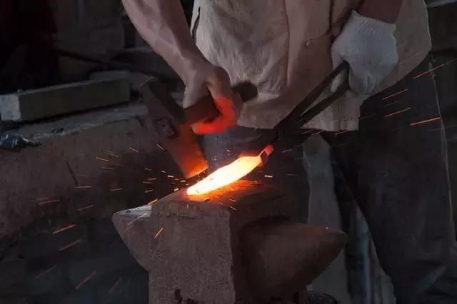 浙江龙泉顶级宝剑,龙泉剑唐代刀剑文化的精髓