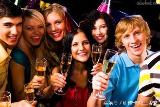 葡萄酒是红色吗,女儿红酒和红葡萄酒