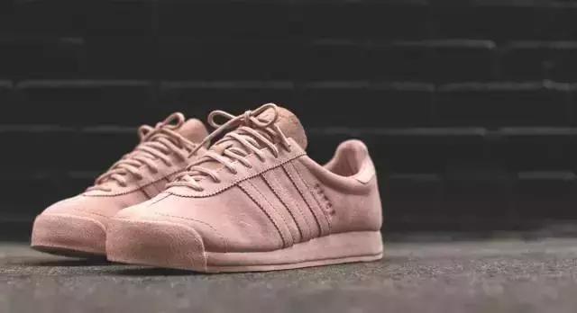 忘记你的小白鞋吧！现在是小粉鞋当道