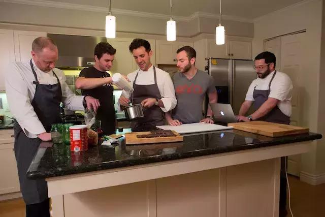 洪荒之力用尽了,来根蟋蟀君做成的能量棒吧!