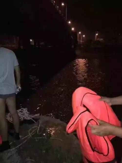 小情侣跳湖殉情,宝应女生跳河