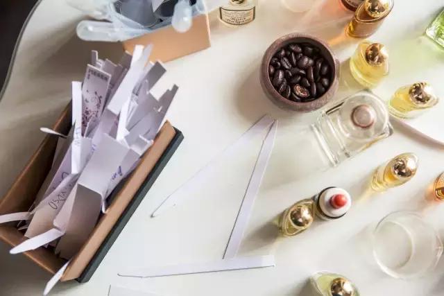 看完这篇，小白也知道如何零差评送出有逼格的小*香众**水