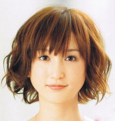 适合头发少的短发中年女性,脸小的好打理的中年女士短发