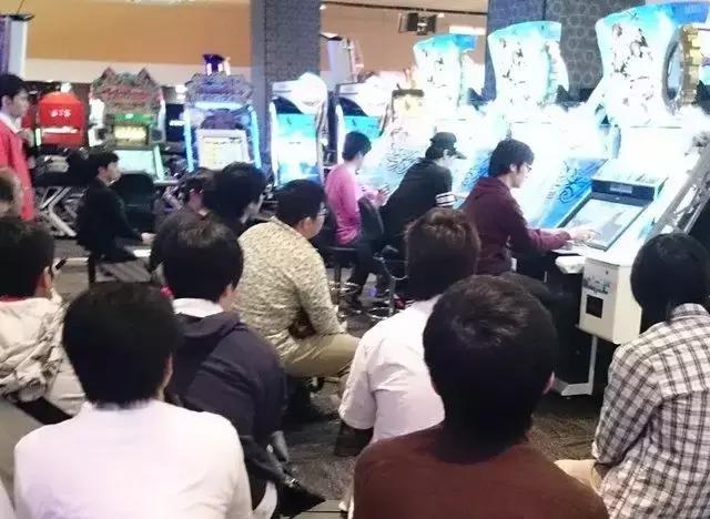 宅男的世界你不懂：一款“军宅专属”游戏如何救了日本街机业？