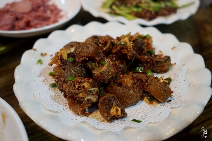 惊艳，原来牛皮不仅能吹，还能吃，而且味道非常好。