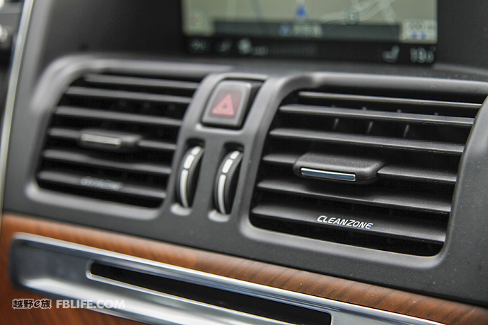 沃尔沃xc60试驾视频2020第一视角,2023款沃尔沃xc60高原试驾