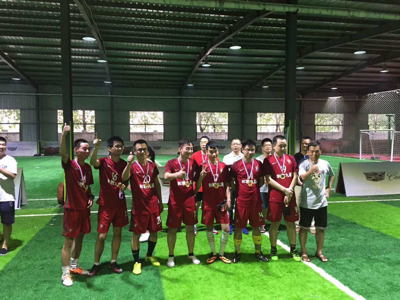 绿荫赛场战意浓和君学子情谊深--“梵恩诗杯”和君陕西足球赛