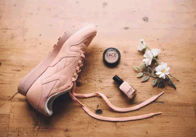 忘记你的小白鞋吧！现在是小粉鞋当道