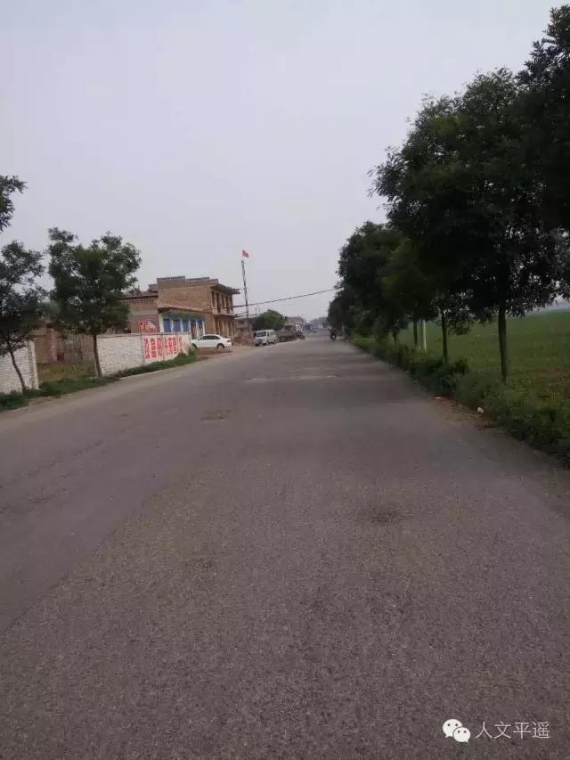 行走在乡野的路上,行走在山野乡间