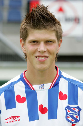 这件亮眼的红心球衣标志着荷兰中锋梦工厂