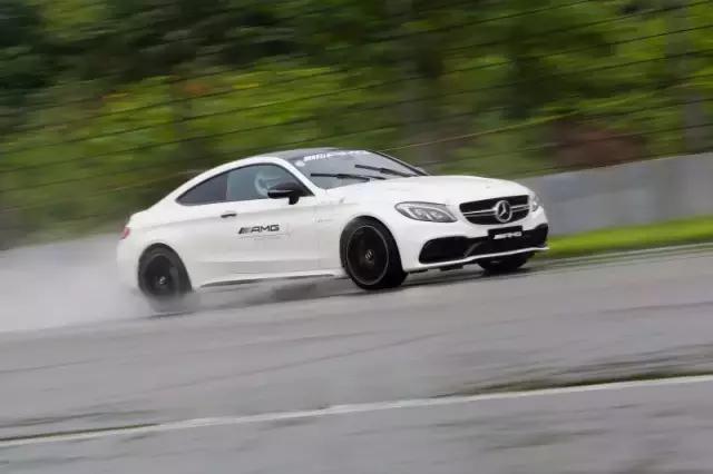 体验AMG驾驶学院：都是赛道暴君，不过容易让人有了新欢忘旧爱