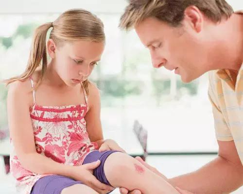 酒精、碘酒、碘伏,擦伤后到底怎么选?90%的妈妈都错了