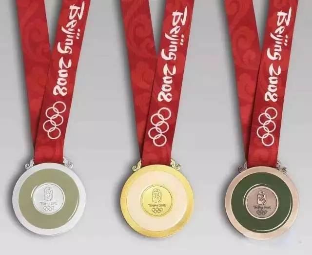 奥运会金牌一咬掉色是真是假,这届奥运金牌是纯金的吗
