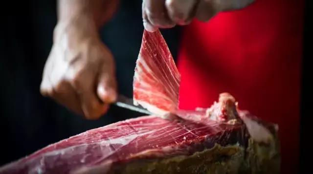 哪个地方有火腿 (有火腿的地方)