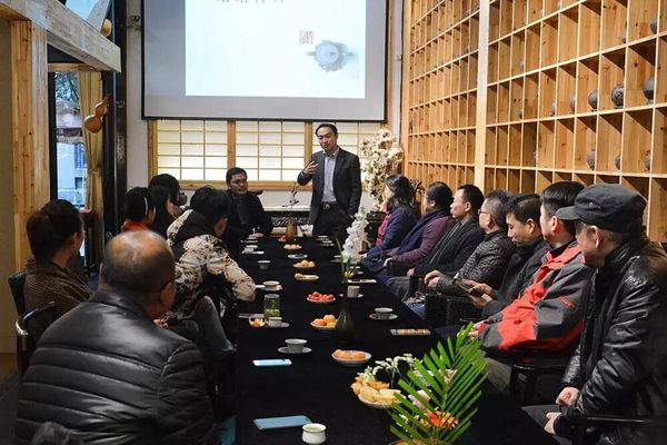 南京只有这里可以免费喝到百年老铁壶为您泡的茶！