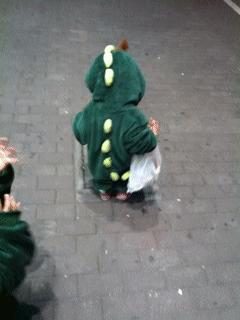 狗狗搞笑图gif,搞笑gif看狗狗的小眼神太委屈了