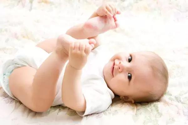 给宝宝穿太多衣服的危害,给宝宝穿太少