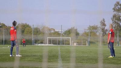 莱斯特城输升班马不冤，对手双人倒钩载入史册，真人版致敬大空翼