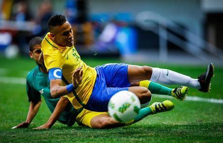 服不服，不服打到你趴下——奥运足球史上的大比分狂扫！