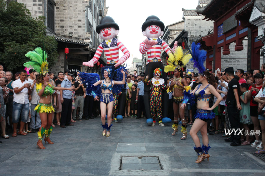 这个夏天巴西激情桑巴火了连山城小镇都是火辣辣的巴西女郎