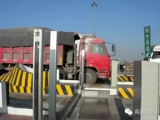 揭秘高速公路收费员,高速收费员的心酸事迹