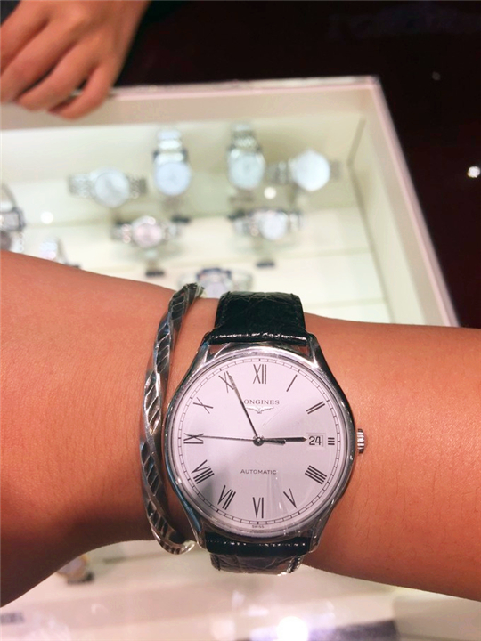 三亚旅行结婚纪念日,小两口结婚纪念日在家过二人世界