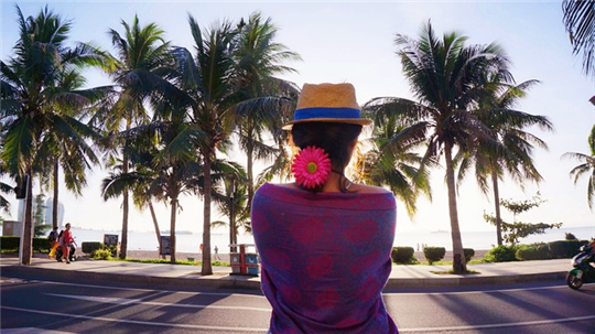 三亚旅行结婚纪念日,小两口结婚纪念日在家过二人世界