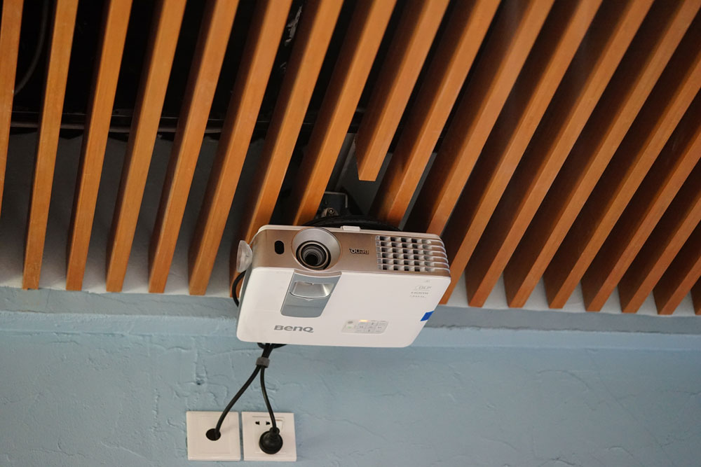 入墙式家庭影院装修详细攻略,小户型客厅怎么做家庭影院