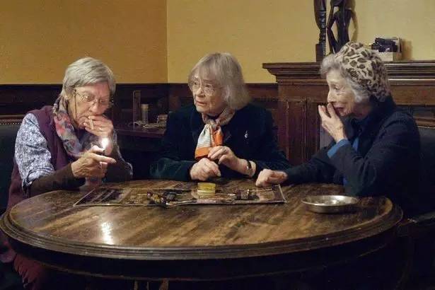 爷爷奶奶的摩登世界漫游指南：英国老人家都这么潮！