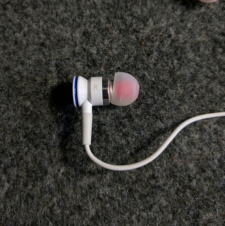 兰士顿4核有线耳机测评,兰士顿耳机和爱国者耳机对比