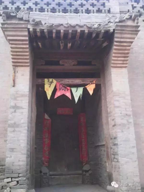 行走在乡野的路上,行走在山野乡间