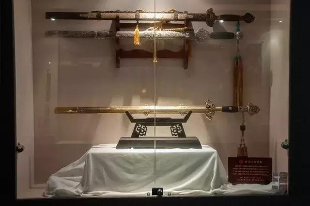 浙江龙泉顶级宝剑,龙泉剑唐代刀剑文化的精髓