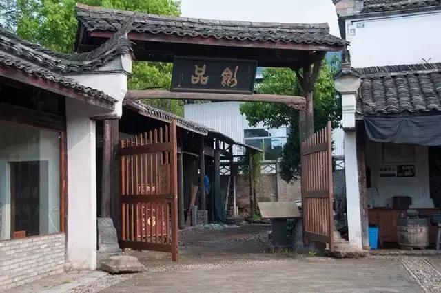 浙江龙泉顶级宝剑,龙泉剑唐代刀剑文化的精髓