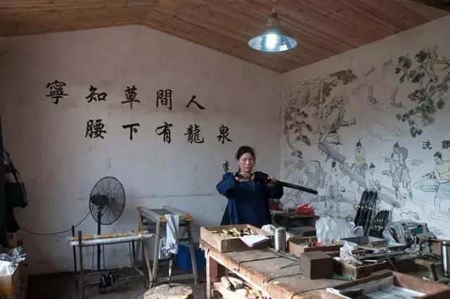 浙江龙泉顶级宝剑,龙泉剑唐代刀剑文化的精髓