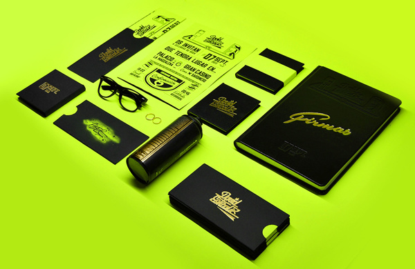 收到朋友结婚请柬怎么回复,收到同学的结婚请柬如何回复