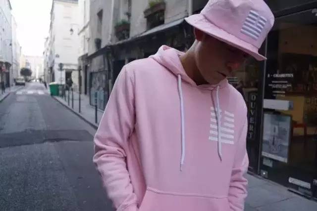 除了以最屌的姿势上热搜，他还创立了这样一个品牌！