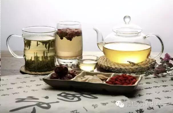 边喝白酒边喝茶解酒还是水解酒,喝茶解酒还是喝蜂蜜解酒