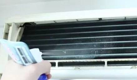 46岁大姐咳嗽很厉害是什么病,中年妇女咳嗽咳出尿