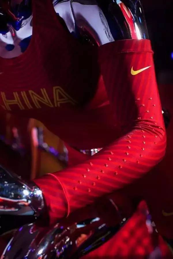 曾经美爆的社会主义复古风哪去了？为什么叕玩起了番茄炒蛋的老梗