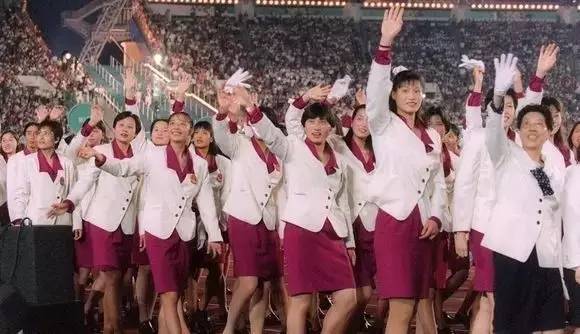 曾经美爆的社会主义复古风哪去了？为什么叕玩起了番茄炒蛋的老梗